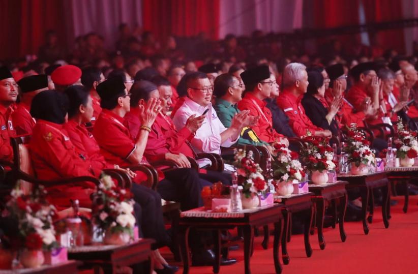 Megawati Soekarnoputri Menyalakan Obor Api Perjuangan Nan Tak Kunjung Padam - Bagian 6