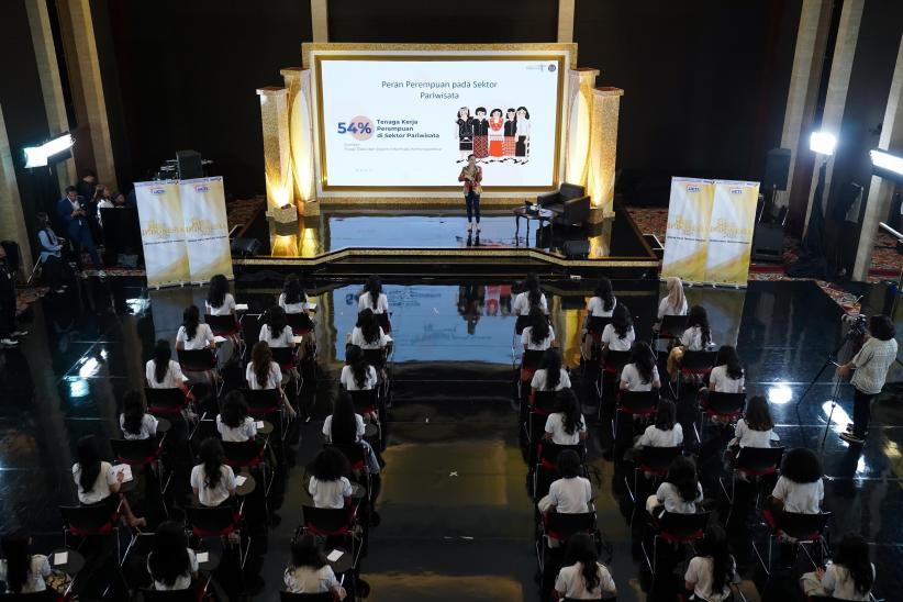 Wamenparekraf Angela Tanoesoedibjo Bekali Materi Pariwisata kepada Miss Indonesia 2024 - Bagian 4