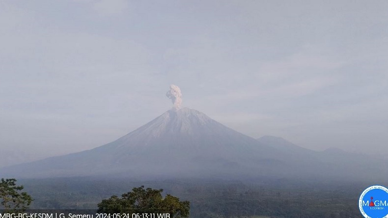 Gunung Semeru 6 Kali Erupsi Pagi Ini, Radius Jarak Aman 13 Km dari Pusat Kawah