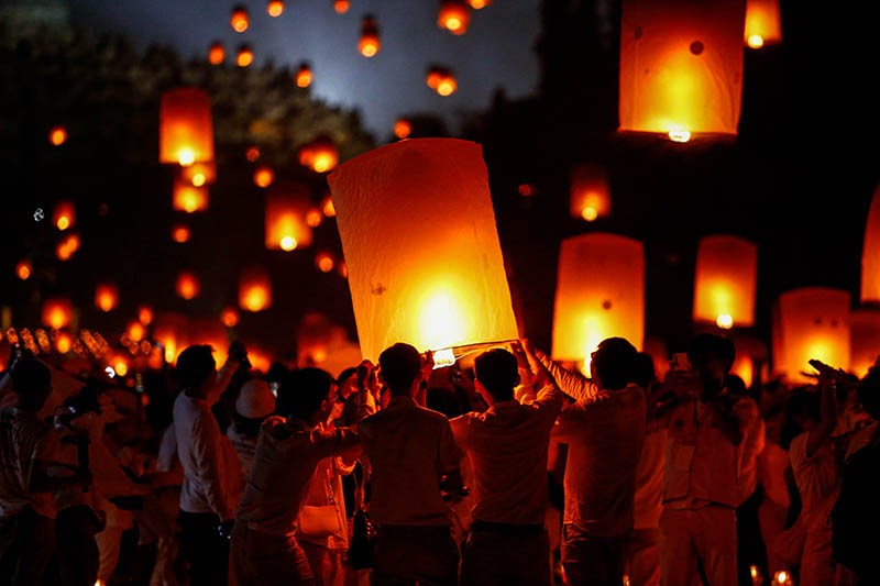 Ribuan Lampion Dilepas sebagai Penutup Perayaan Waisak di Candi Borobudur - Bagian 3