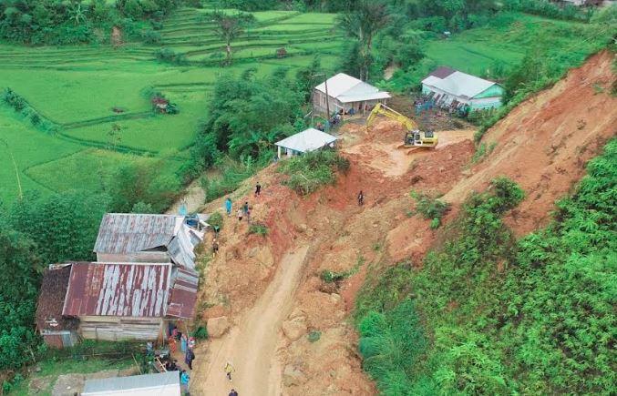 Ratusan Rumah di Mamasa Sulbar Rusak Terdampak Longsor, 1.270 Warga Mengungsi