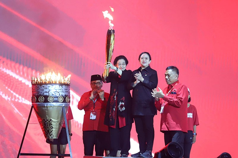 Megawati Soekarnoputri Menyalakan Obor Api Perjuangan Nan Tak Kunjung Padam - Bagian 2