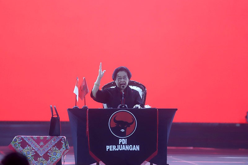 Megawati Soekarnoputri Menyalakan Obor Api Perjuangan Nan Tak Kunjung Padam - Bagian 4