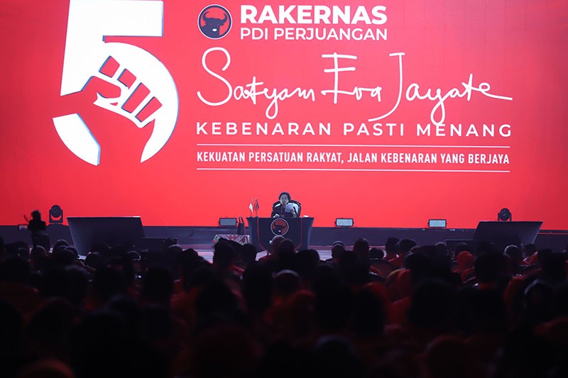 Megawati Soekarnoputri Menyalakan Obor Api Perjuangan Nan Tak Kunjung Padam - Bagian 5