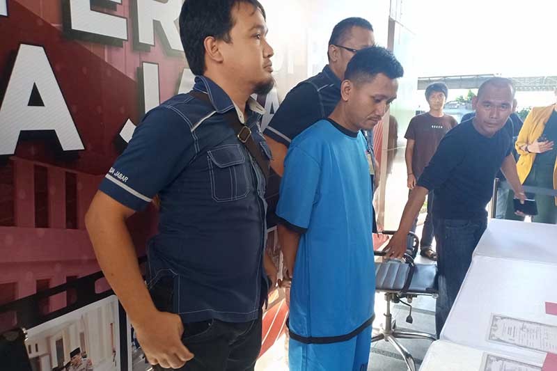 title Kejati Jabar Terima SPDP Pegi Tersangka Kasus Pembunuhan Vina Cirebon, 6 Jaksa Disiapkan Kejati Jabar Terima SPDP Pegi Tersangka Kasus Pembunuhan Vina Cirebon, 6 Jaksa Disiapkan