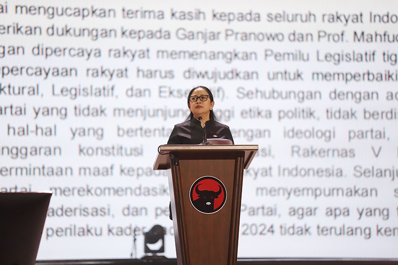 Momen Puan Maharani Teteskan Air Mata saat Baca Rekomendasi Rakernas PDIP - Bagian 3