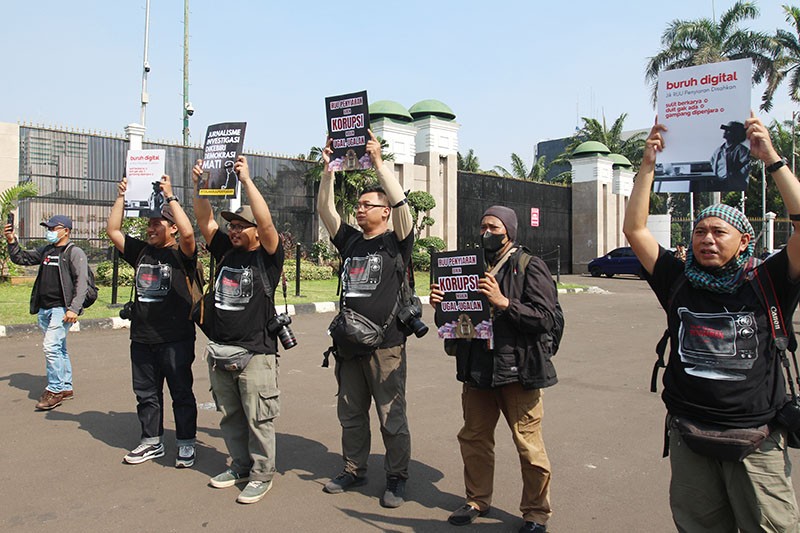 Aksi Jurnalis Tolak Pasal Bermasalah dalam Revisi UU Penyiaran - Bagian 3