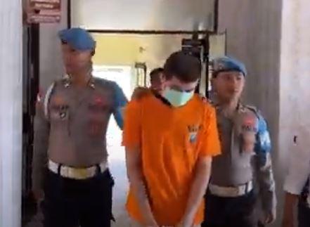 title Berdalih Penasaran, Guru SMP di Natuna Cabuli 5 Murid Laki-Laki Berdalih Penasaran, Guru SMP di Natuna Cabuli 5 Murid Laki-Laki