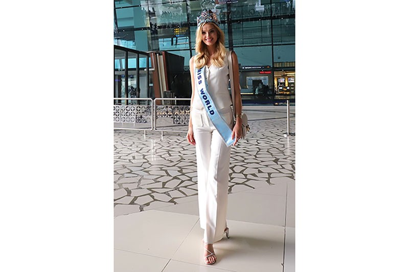 Miss World 2024 Krystyna Pyszkova Tiba di Bandara Soekarno-Hatta - Bagian 1