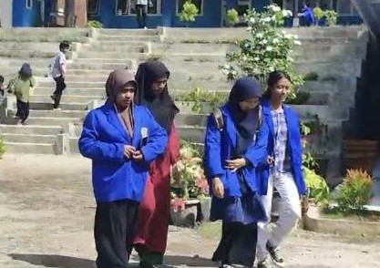title Wow! Mahasiswa Universitas Muhammadiyah Maumere Bayar UKT Pakai Hasil Bumi hingga Tenun Ikat Wow! Mahasiswa Universitas Muhammadiyah Maumere Bayar UKT Pakai Hasil Bumi hingga Tenun Ikat