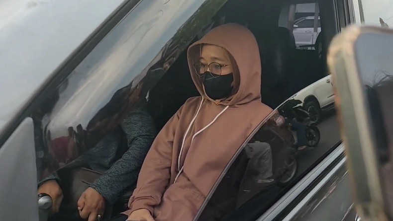 title Diperiksa di Polres Cirebon Kota, Adik Pegi Ditanya soal Robi dan 8 Foto Terpidana Kasus Vina Diperiksa di Polres Cirebon Kota, Adik Pegi Ditanya soal Robi dan 8 Foto Terpidana Kasus Vina