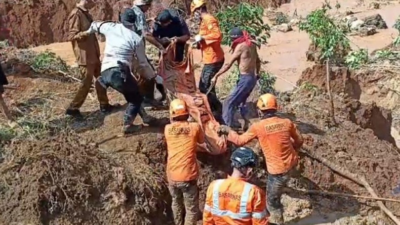 title Satu Korban Longsor di Tanggamus Ditemukan, Basarnas Lampung: 3 Orang Tewas Satu Korban Longsor di Tanggamus Ditemukan, Basarnas Lampung: 3 Orang Tewas