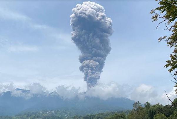 Gunung Marapi Meletus Lagi, Semburkan Abu Vulkanik 2.000 Meter Disertai Dentuman