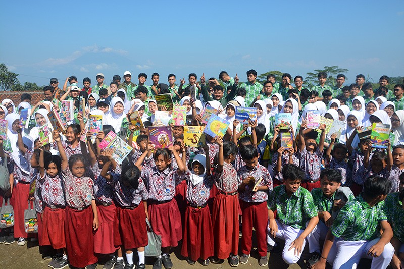 Potret Siswa SMA Al Azhar 14 Semarang Berbagi Cerita bersama Murid SDN Candigaron 04 - Bagian 5