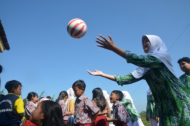 Potret Siswa SMA Al Azhar 14 Semarang Berbagi Cerita bersama Murid SDN Candigaron 04 - Bagian 3