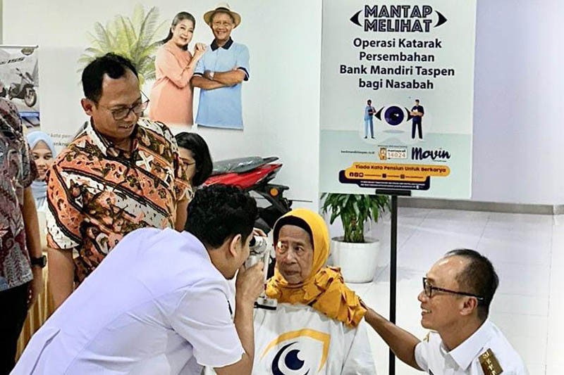 Mantap Melihat, Ratusan Pasien Ikuti Operasi Katarak Gratis - Bagian 2