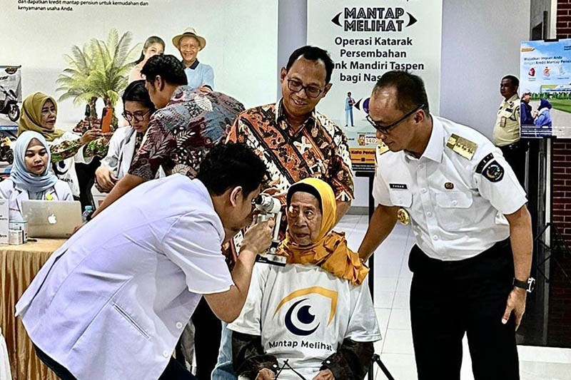 Mantap Melihat, Ratusan Pasien Ikuti Operasi Katarak Gratis - Bagian 1