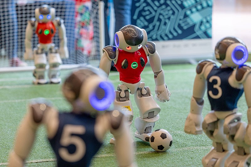 Pameran Kecerdasan Buatan, Robot Menjadi Pemain Sepak Bola - Bagian 2