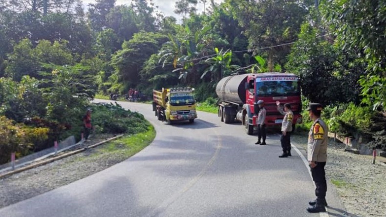 Kronologi Kecelakaan Truk Lindas 5 Orang di Kolaka, Motor Tiga Roda Hilang Kendali