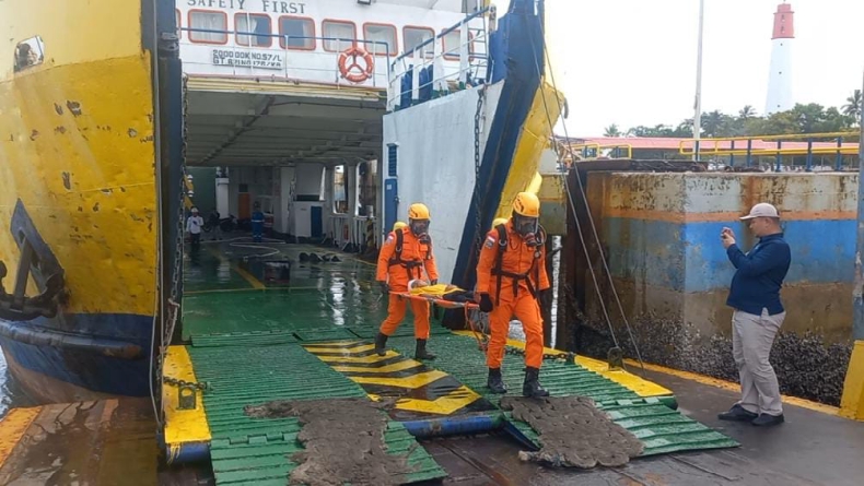 Hadapi Cuaca Ekstrem, Tim Gabungan Simulasi Tanggap Darurat Kebakaran Kapal di Bangka Barat