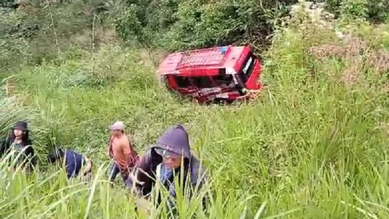 Kecelakaan  di Solok, Bus Tampalo Rute Padang-Dharmasraya Terjun ke Jurang