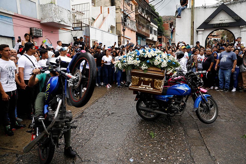 Bikers Atraksi di Depan Jenazah Remaja Korban Penembakan Polisi - Bagian 2