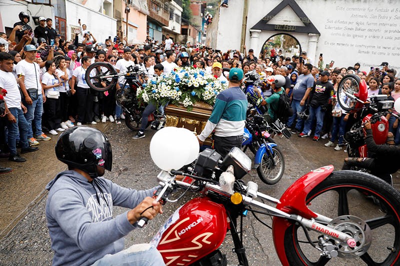 Bikers Atraksi di Depan Jenazah Remaja Korban Penembakan Polisi - Bagian 1