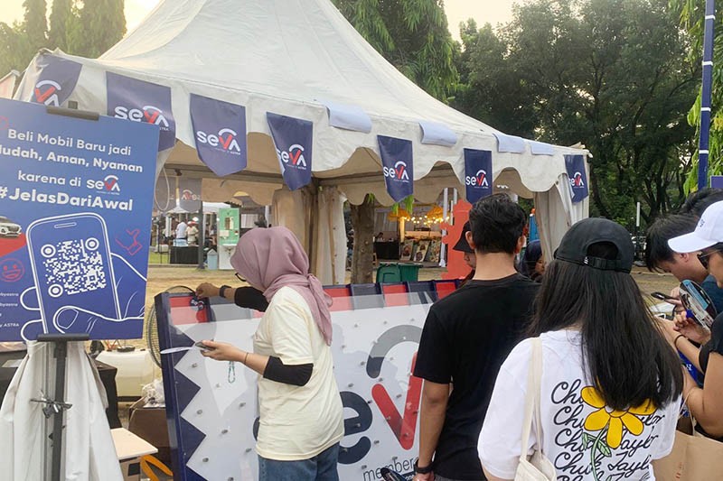 Ribuan Orang Antusias Datang ke Parkir Timur Senayan, Ada Apa? - Bagian 1