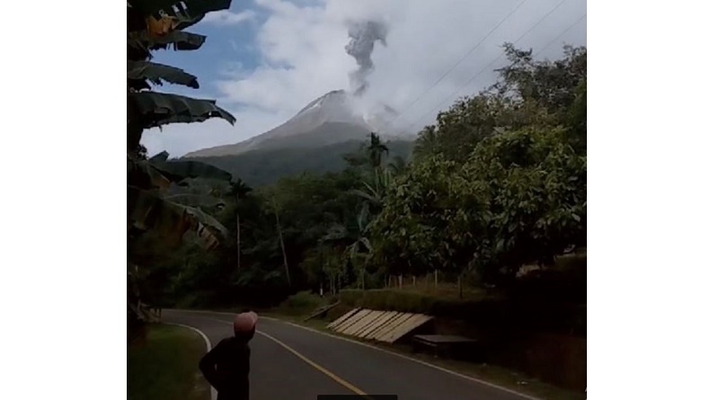 Gunung Lewotobi Laki-Laki Erupsi Disertai Gemuruh Keras, Warga Diminta Waspada