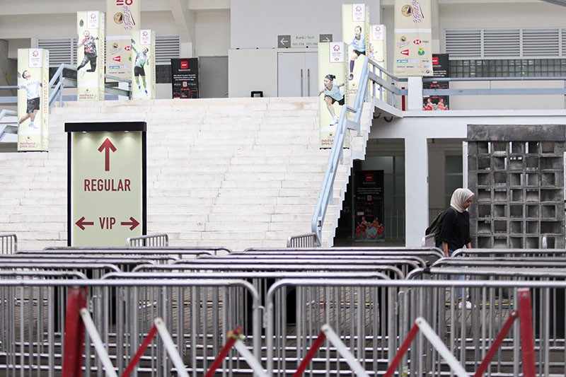 Istora Senayan Bersolek Jelang Turnamen Bulu Tangkis Indonesia Open 2024 - Bagian 5