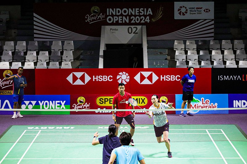 Melihat Atlet Bulu Tangkis Latihan Persiapan Turnamen Indonesia Open 2024 - Bagian 4