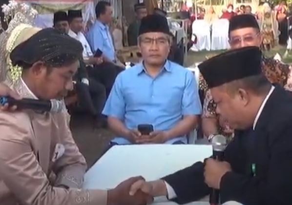 Unik! 4 Pasangan Pengantin di Bantul Nikah di Kandang Kambing, Mahar Bikin Ngiler