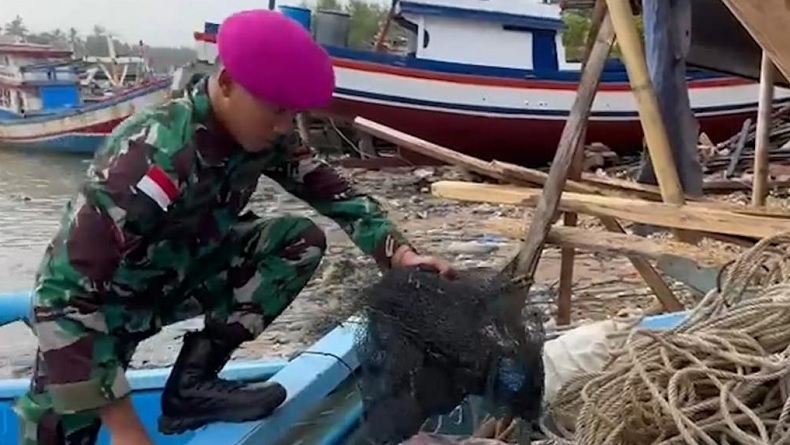 title Marinir Tangkap Kapal Pengebom Ikan di Pulau Deli dan Tinjil Banten Marinir Tangkap Kapal Pengebom Ikan di Pulau Deli dan Tinjil Banten