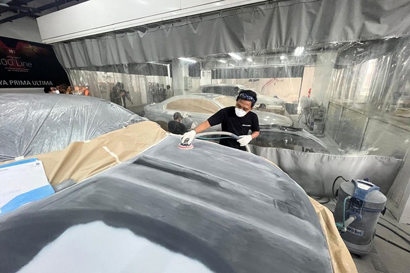 Melihat Para Ahli Memperbaiki Mobil BMW dan MINI - Bagian 2