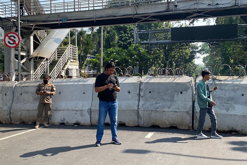 Jelang Aksi Buruh Tolak Potongan Tapera, Jalanan Sekitar Patung Kuda Mulai Ditutup - Bagian 1