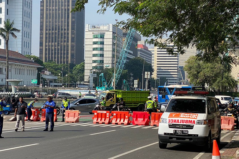 Jelang Aksi Buruh Tolak Potongan Tapera, Jalanan Sekitar Patung Kuda Mulai Ditutup - Bagian 3