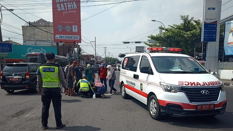 Kecelakaan Maut di Kulonprogo, Pasutri Boncengan Motor Tewas Ditabrak Mobil Boks