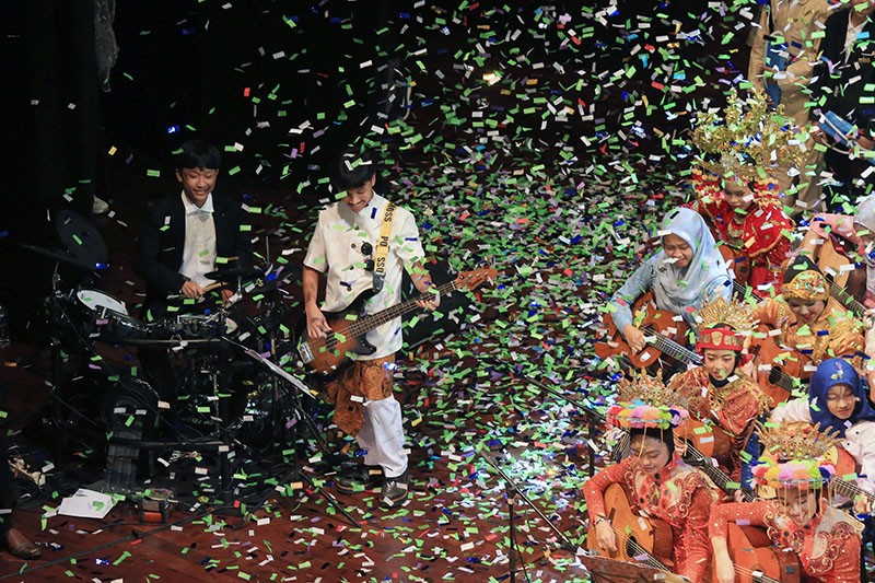 Pagelaran Harmoni Negeriku Jayalah Bangsaku SMP Islam Al-Azhar BSD - Bagian 4