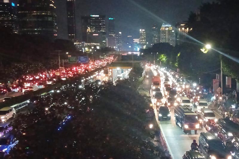 Usai Pertandingan Timnas Indonesia vs Irak, Lalu Lintas Jakarta Macet Parah - Bagian 2