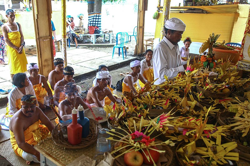 Ritual Potong Gigi Massal Umat Hindu di Palembang - Bagian 5