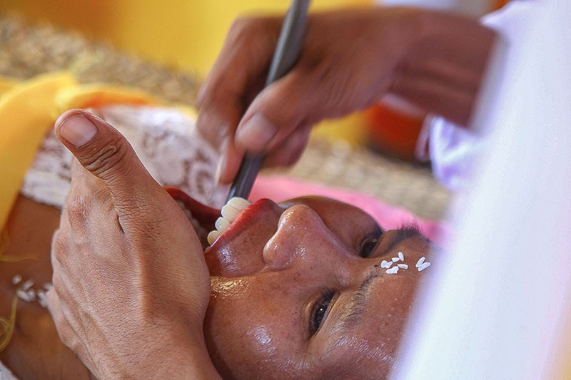 Ritual Potong Gigi Massal Umat Hindu di Palembang - Bagian 2