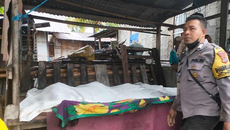 title Identitas 4 Korban Tewas Tertimbun Longsor di Ende NTT, Bapak-Ibu dan 2 Anak Identitas 4 Korban Tewas Tertimbun Longsor di Ende NTT, Bapak-Ibu dan 2 Anak