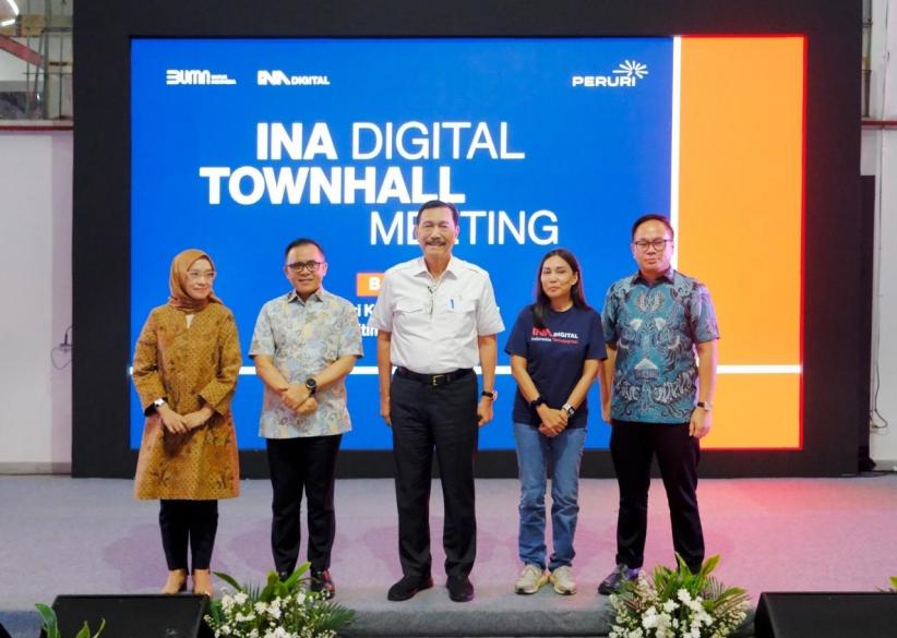 Menteri Luhut Tinjau Area Kerja INA DIGITAL sebagai Tempat Berkumpulnya Talenta Anak Bangsa - Bagian 4