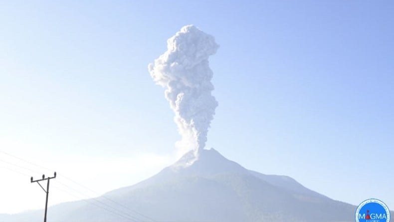 Gunung Lewotobi Laki-Laki Di NTT Erupsi, Semburkan Abu Vulkanis ...