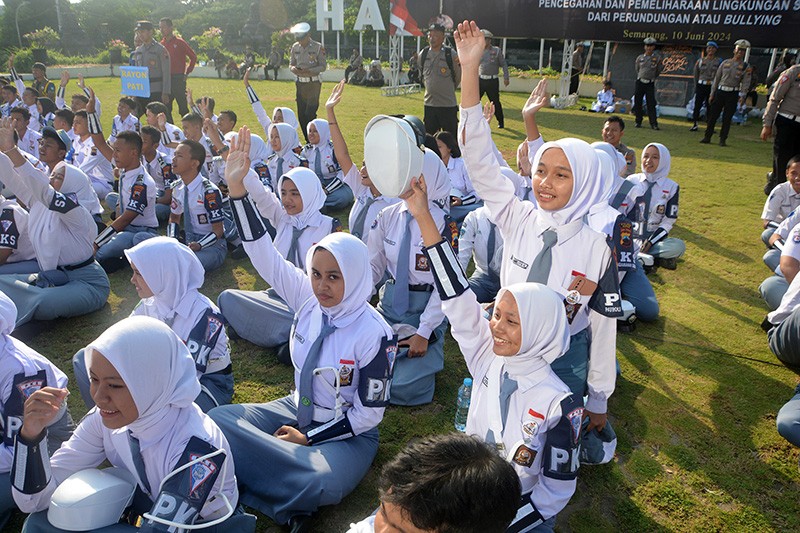 Ratusan Siswa SMA/SMK Ikuti Apel Jateng Zero Bullying - Bagian 5