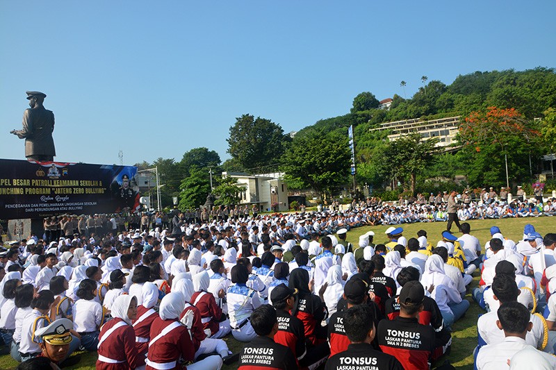 Ratusan Siswa SMA/SMK Ikuti Apel Jateng Zero Bullying - Bagian 2