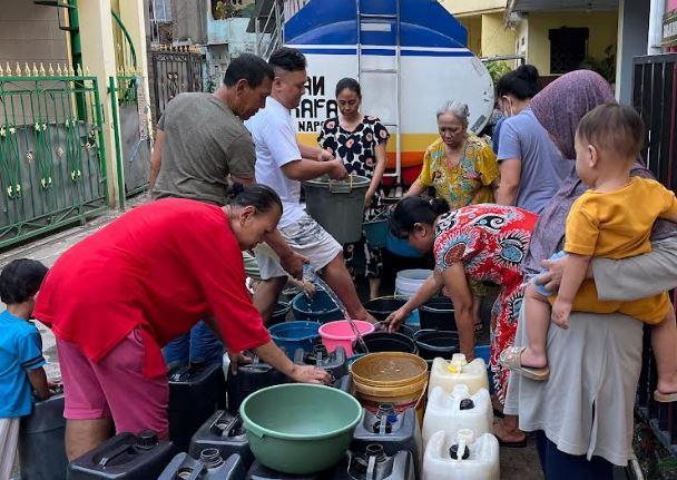 Dapat Bantuan Air Bersih dari Perindo, Warga Antapani: Alhamdulillah Kebantu