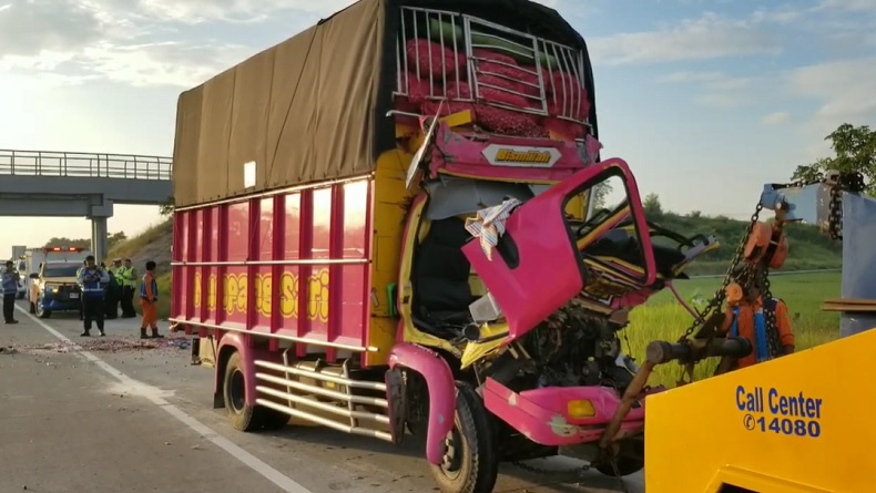 title Kecelakaan di Tol Solo-Ngawi, 2 Orang Tewas Kecelakaan di Tol Solo-Ngawi, 2 Orang Tewas