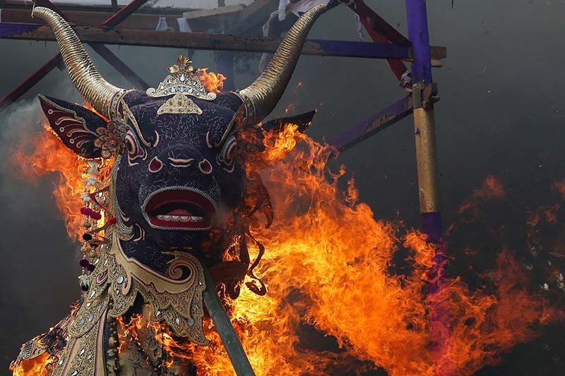 Upacara Pelebon, Kremasi Keluarga Keraton Ubud Bali Dihadiri Ribuan Orang - Bagian 1