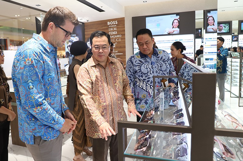 Kolaborasi Garap Pasar Asuransi Kacamata Berskala Global - Bagian 2